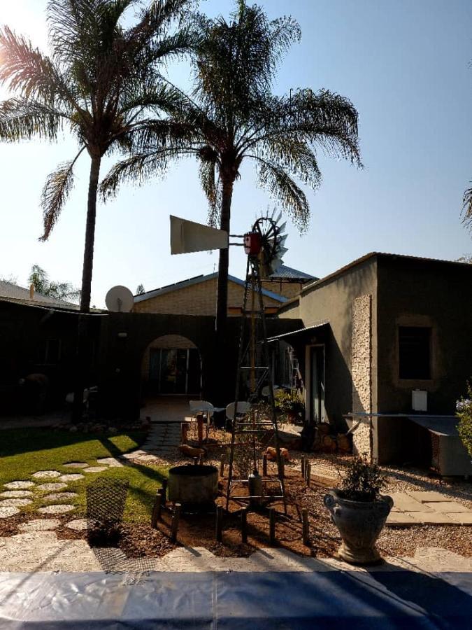 Bush Pillow pensión Otjiwarongo Exterior foto