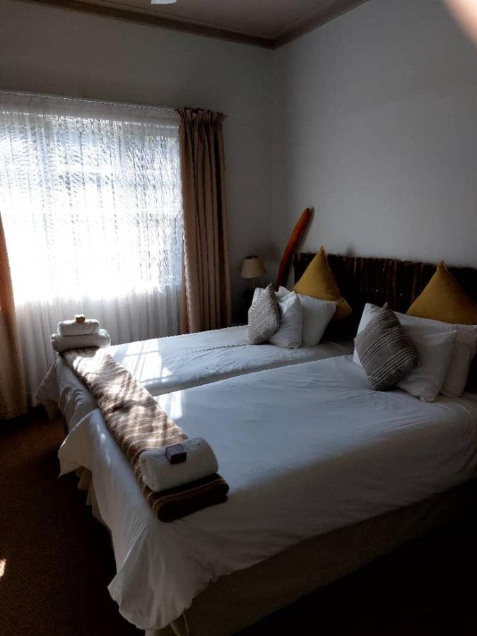 Bush Pillow pensión Otjiwarongo Exterior foto