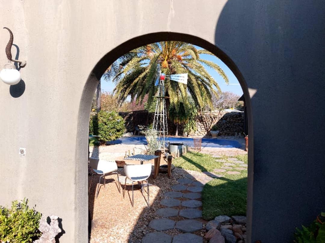 Bush Pillow pensión Otjiwarongo Exterior foto