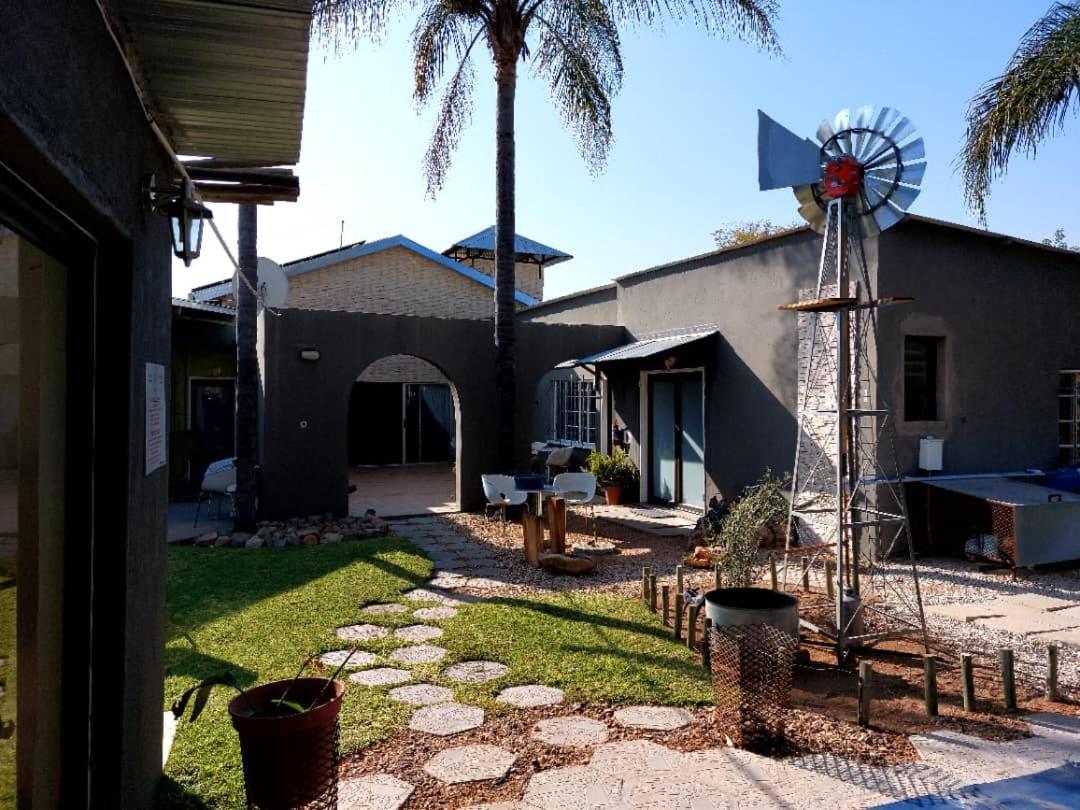 Bush Pillow pensión Otjiwarongo Exterior foto
