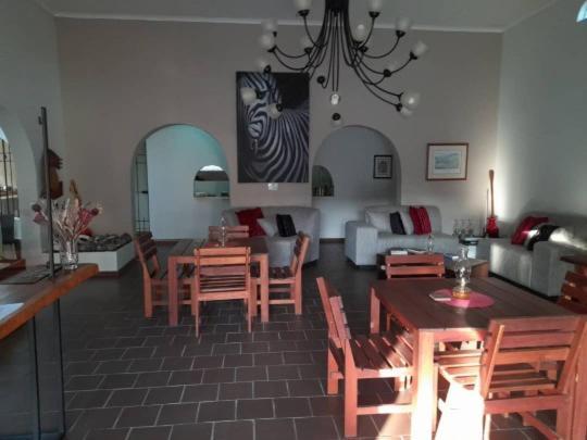 Bush Pillow pensión Otjiwarongo Exterior foto